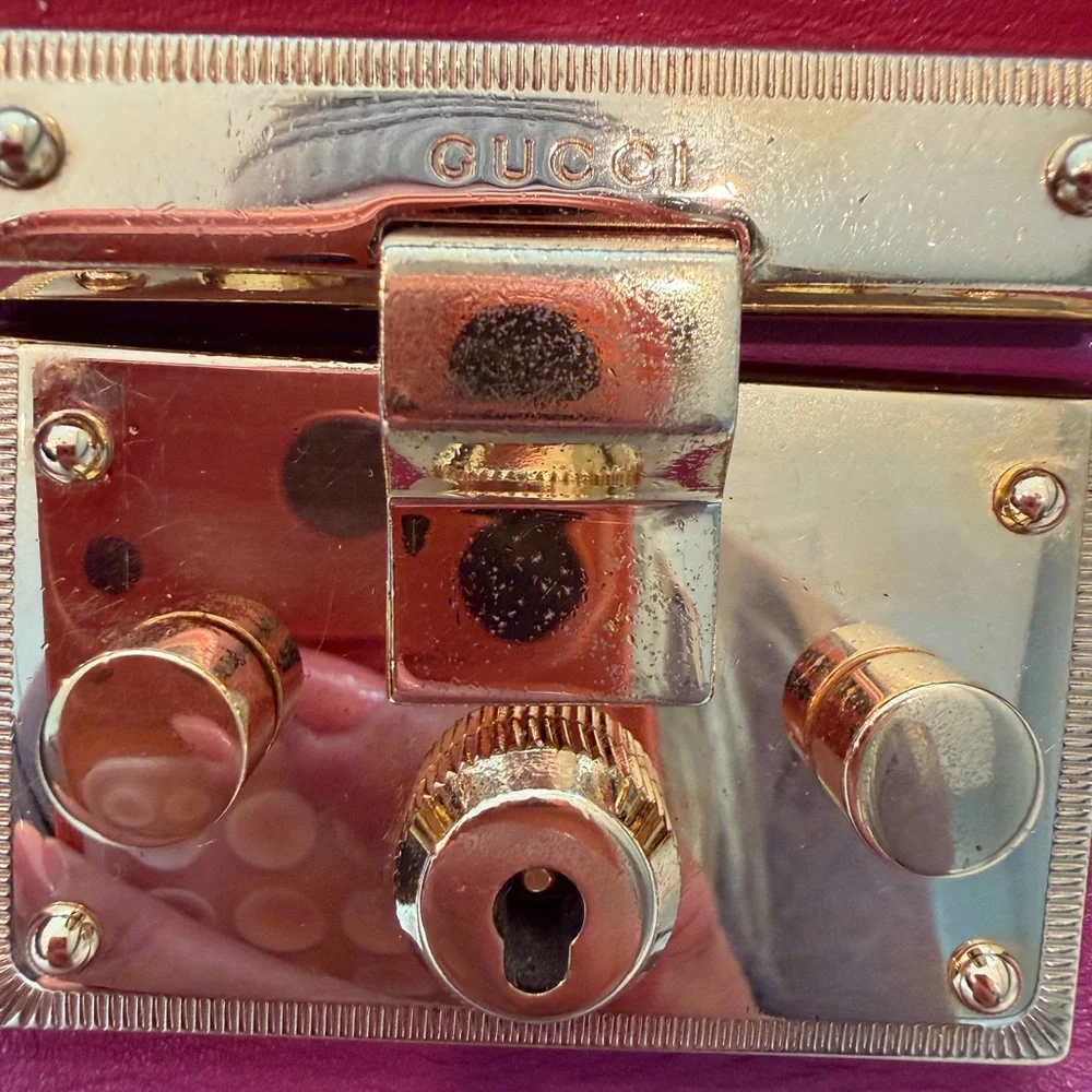 Gucci Padlock Leather Elegant Shoulder or Crossbody Bag